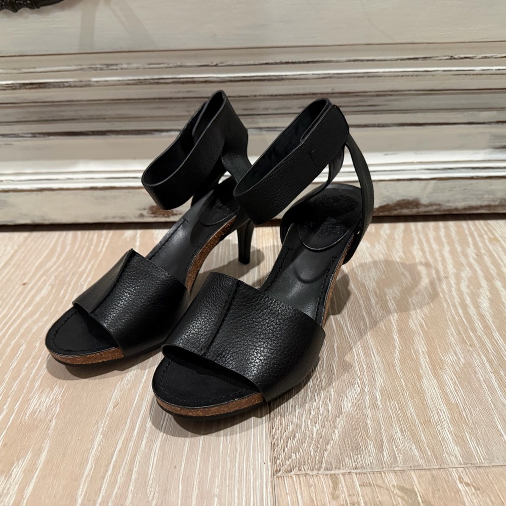 BRAND NEW Vince Camuto Black Textured Leather Ankle-Strap Heels